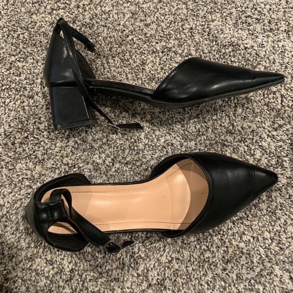 Women’s black pointed toe heels - Picture 1 of 3